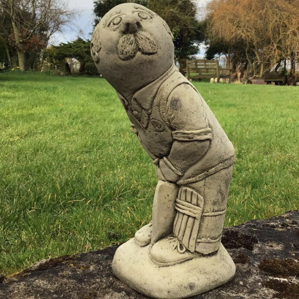 STONE GARDEN CRICKETER BATSMAN CRICKET PLAYER MAN STATUE ORNAMENT