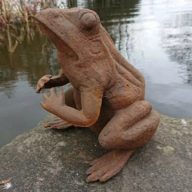 RUSTY METAL LARGE CAST IRON FROG GARDEN ORNAMENT POND STATUE