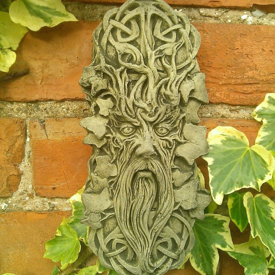 STONE GARDEN CHEEKY GRINNING GREEN MAN FACE WALL PLAQUE HANGING PAGAN