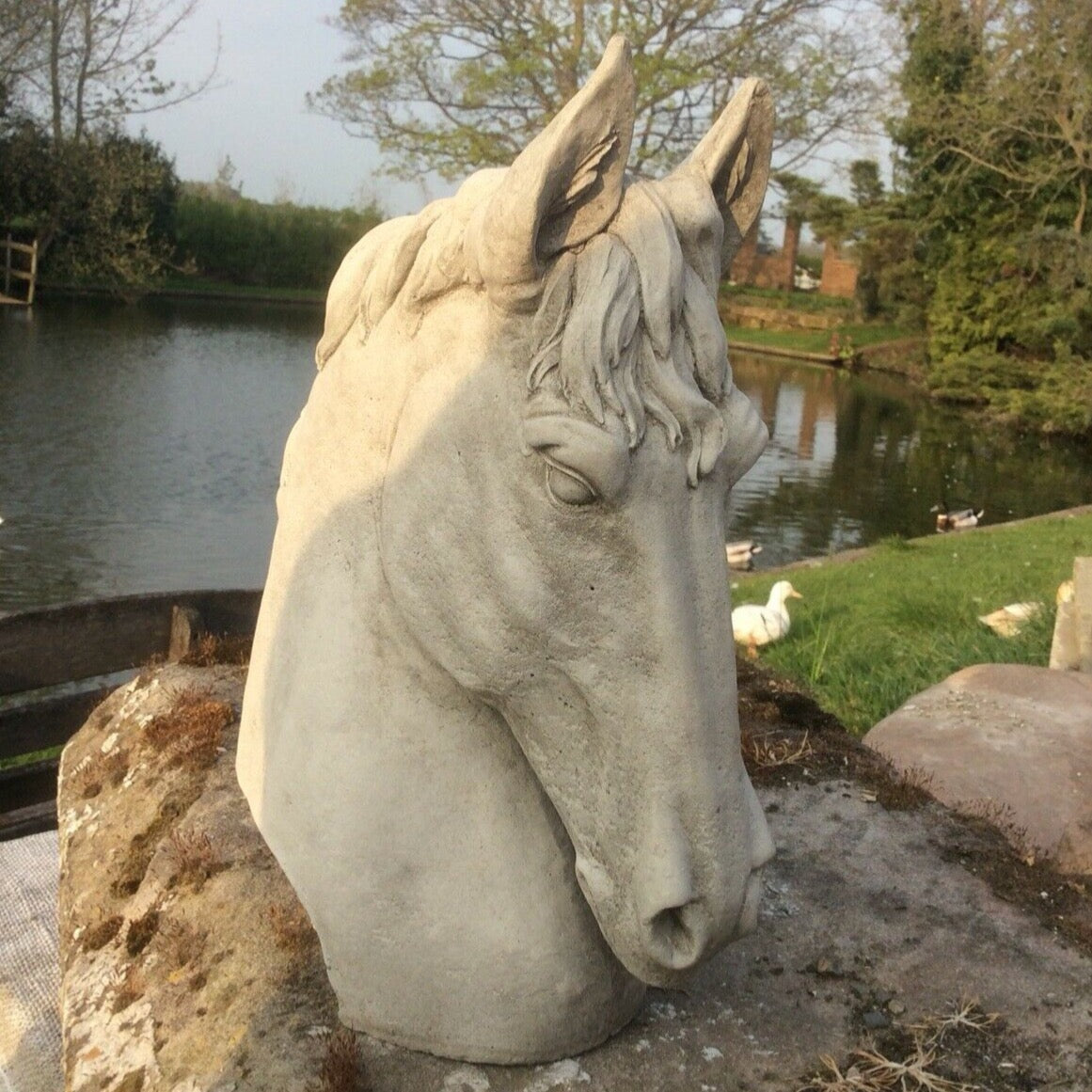 STONE GARDEN HORSE HEAD FINIAL – Ferney Heyes Garden Products