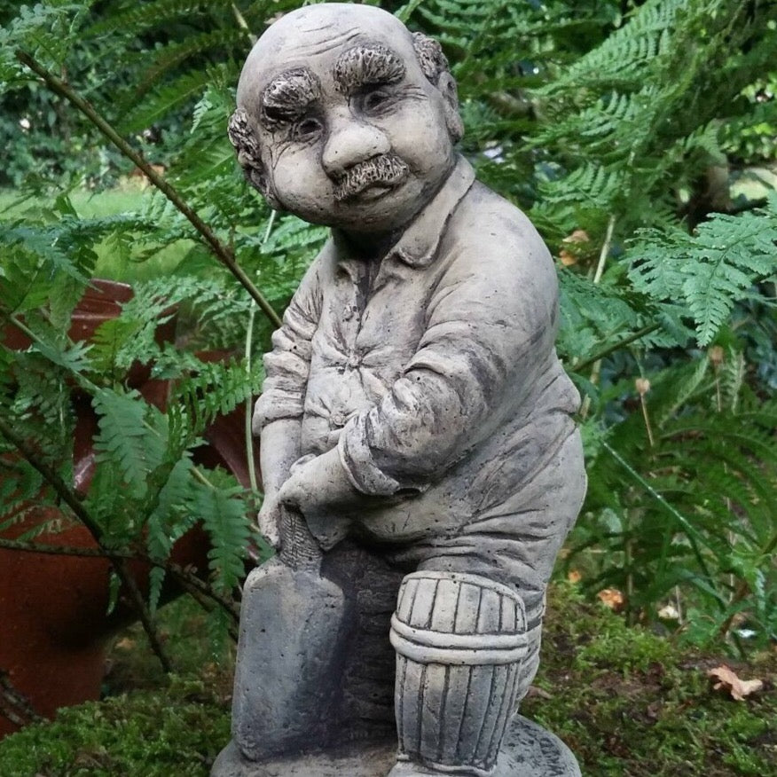 STONE GARDEN CRICKETER BATSMAN STATUE CRICKET PLAYER MAN ORNAMENT