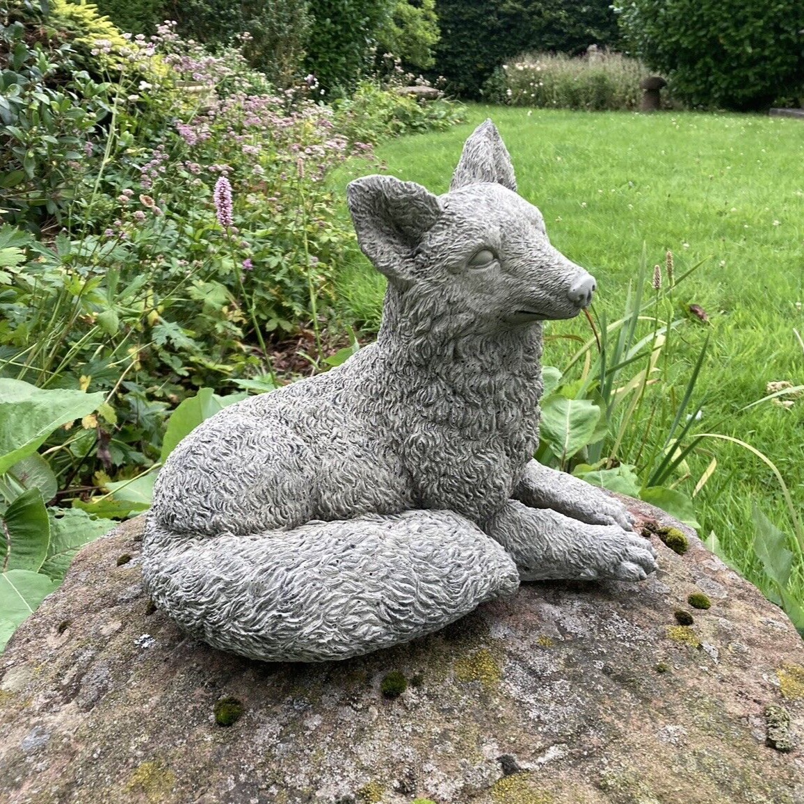 STONE GARDEN LYING DOWN FOX STATUE ORNAMENT FIGURE