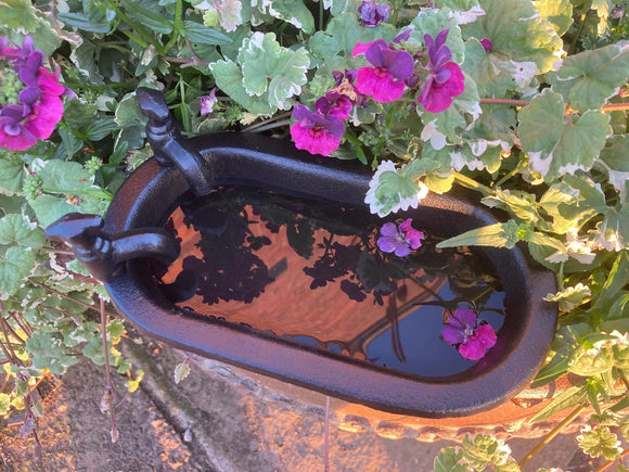 SMALL BLACK METAL CAST IRON BATH TUB STYLE BIRD BATH / FEEDER GARDEN ORNAMENT