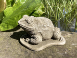 STONE GARDEN SMALL TOAD ON ROCK FROG POND ORNAMENT