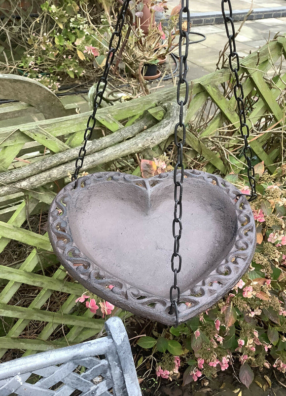 CAST IRON GARDEN HANGING METAL HEART BIRD FEEDER