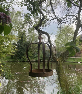 RUSTY METAL HANGING CROWN STYLE BIRD FEEDER GARDEN ORNAMENT