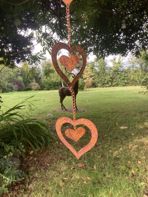 RUSTY METAL HANGING HEARTS CHAIN ORNAMENT