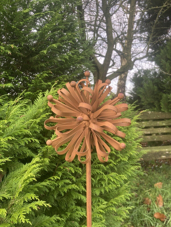 Metal Dahlia flower Garden Stake ornament / Decoration