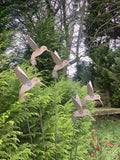 RUSTY METAL HUMMINGBIRDS GARDEN BIRD SPRAY STAKE ORNAMENT