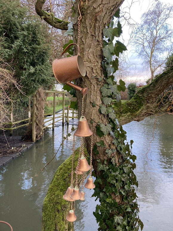 METAL HANGING COPPER EFFECT WATERING CAN BELL CHAIN GARDEN ORNAMENT DECOR