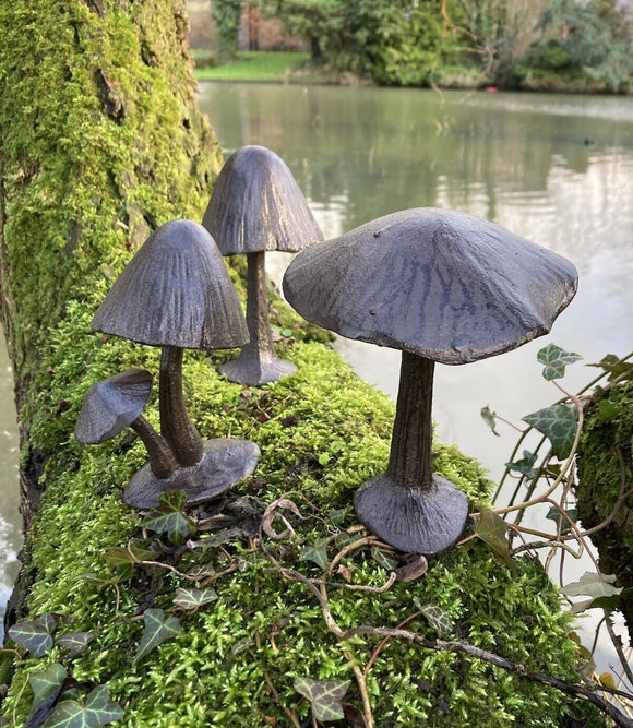 SET OF 3 MINI METAL CAST IRON TOADSTOOLS MUSHROOM SMALL FAIRY GARDEN ORNAMENTS