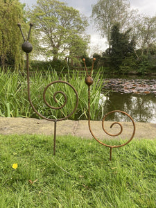 SET OF 2 METAL GARDEN RUSTY SNAIL STAKE PLANT ORNAMENT SUPPORTS