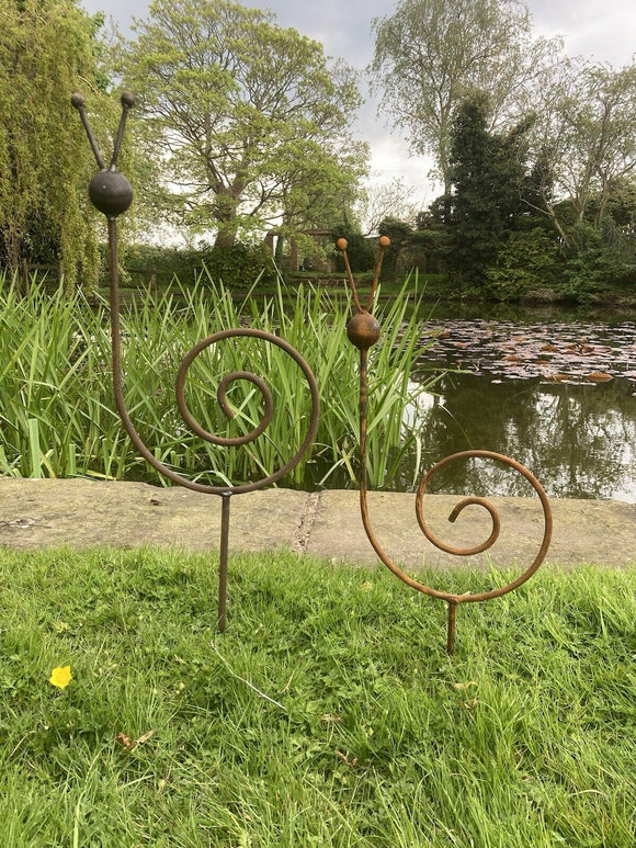 SET OF 2 METAL GARDEN RUSTY SNAIL STAKE PLANT ORNAMENT SUPPORTS