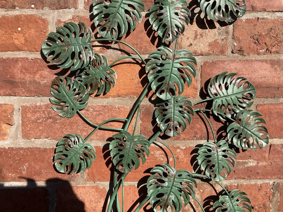 COLOURED GREEN METAL HANGING MONSTERA LEAF WALL ART PLAQUE HANGING DECOR