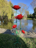 COLOURED METAL RED ROSE FLOWER CLUSTER STAKE GARDEN ORNAMENT