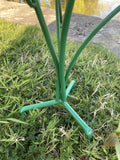 COLOURED METAL RED ROSE FLOWER CLUSTER STAKE GARDEN ORNAMENT