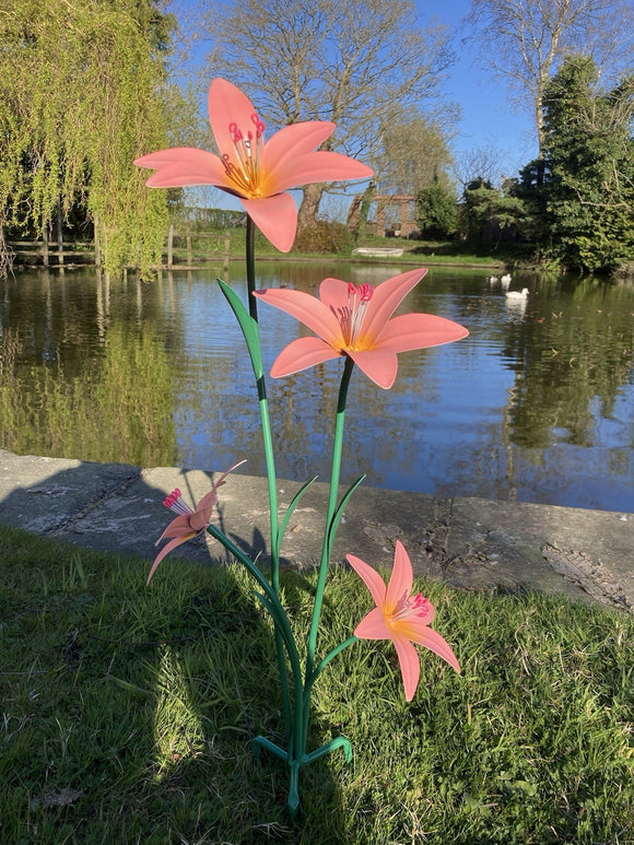 lily flower ornament COLOURED METAL PINK LILY FLOWER CLUSTER STAKE GARDEN ORNAMENT – Ferney Heyes Garden Products