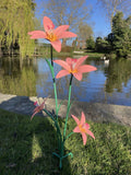 COLOURED METAL PINK LILY FLOWER CLUSTER STAKE GARDEN ORNAMENT