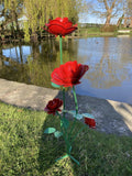 COLOURED METAL RED ROSE FLOWER CLUSTER STAKE GARDEN ORNAMENT