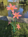 COLOURED METAL PINK LILY FLOWER CLUSTER STAKE GARDEN ORNAMENT