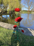 COLOURED METAL RED ROSE FLOWER CLUSTER STAKE GARDEN ORNAMENT