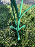 COLOURED METAL PINK LILY FLOWER CLUSTER STAKE GARDEN ORNAMENT