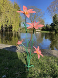 COLOURED METAL PINK LILY FLOWER CLUSTER STAKE GARDEN ORNAMENT