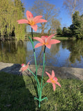 COLOURED METAL PINK LILY FLOWER CLUSTER STAKE GARDEN ORNAMENT