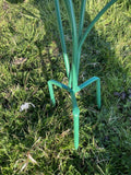 COLOURED METAL PINK LILY FLOWER CLUSTER STAKE GARDEN ORNAMENT