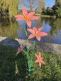 COLOURED METAL PINK LILY FLOWER CLUSTER STAKE GARDEN ORNAMENT