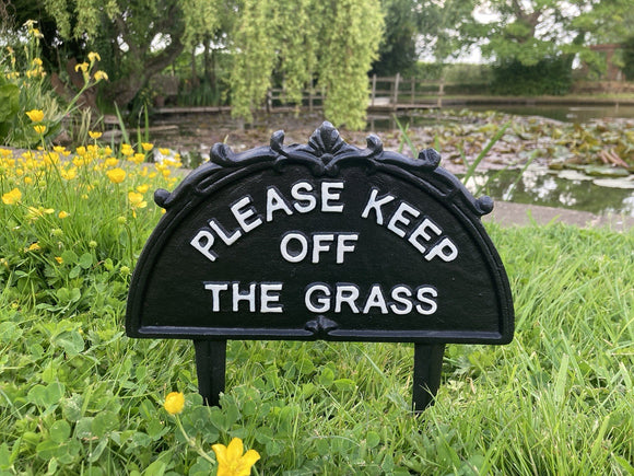 CAST IRON KEEP OFF THE GRASS SIGN  / SPIKE - METAL GARDEN ORNAMENT