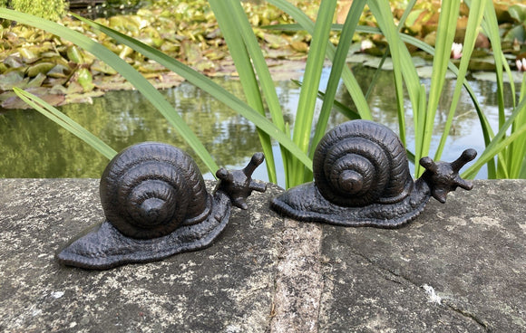 PAIR OF CAST IRON METAL SNAIL STATUE GARDEN ORNAMENTS