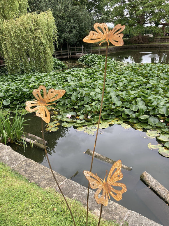 TALL RUSTY METAL TRIPLE BUTTERFLY GARDEN STAKE