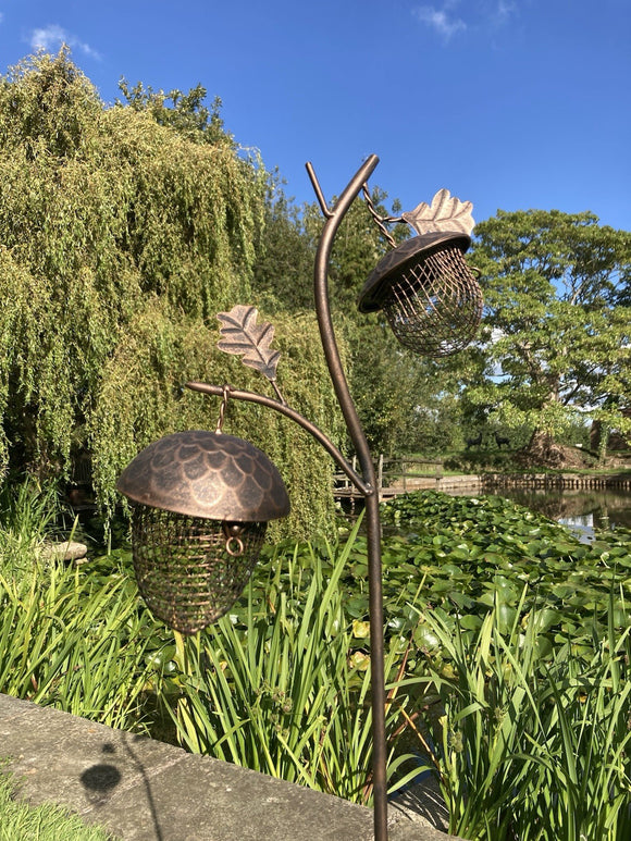 METAL ACORNS BIRD PEANUT / FAT SUET BALL FEEDER LEAF STAKE GARDEN ORNAMENT