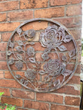 COLOURED METAL  ROBIN / ROSES WALL PLAQUE HANGING GARDEN ORNAMENT.