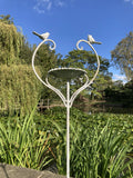 RUSTIC WHITE METAL BIRD FEEDER FLOWER STAKE GARDEN SUPPORT BIRD BATH