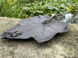 METAL CAST FROG ON MAPLE LEAF BIRD FEEDER DISH STATUE GARDEN ORNAMENT
