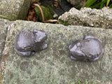 PAIR OF SMALL CAST IRON METAL FROG STATUE GARDEN ORNAMENTS