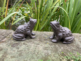 PAIR OF SMALL CAST IRON METAL FROG STATUE GARDEN ORNAMENTS