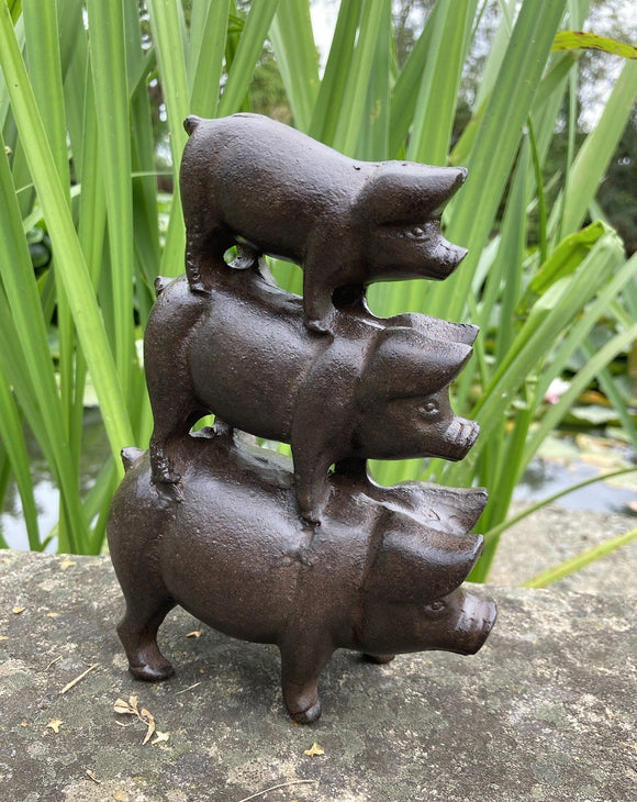 METAL CAST IRON TRIPLE PIG STACK GARDEN ORNAMENT