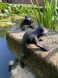 PAIR OF SMALL CAST IRON METAL SHELF HANGING FROG STATUE GARDEN ORNAMENTS