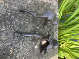 PAIR OF SMALL CAST IRON METAL SHELF HANGING FROG STATUE GARDEN ORNAMENTS