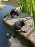 PAIR OF SMALL CAST IRON METAL SHELF HANGING FROG STATUE GARDEN ORNAMENTS