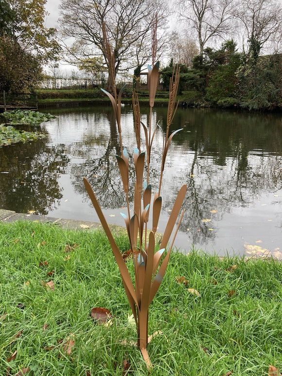 METAL GARDEN REEDS PLANT STAKE POND ORNAMENT
