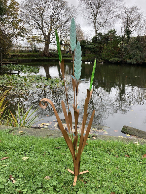 METAL GARDEN COLOURED REEDS PLANT STAKE POND ORNAMENT