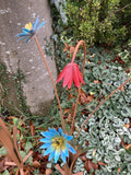 SET OF 2 COLOURED METAL DAISY FLOWER SPRAY STAKE GARDEN ORNAMENTS
