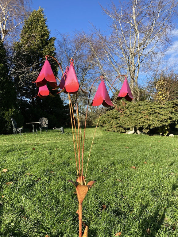 METAL PINK / RED FLOWER SPRAY STAKE GARDEN ORNAMENT