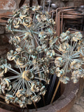 GOLD EFFECT METAL ALIUM FLOWER BALL HEAD STAKE GARDEN SUPPORT ORNAMENT