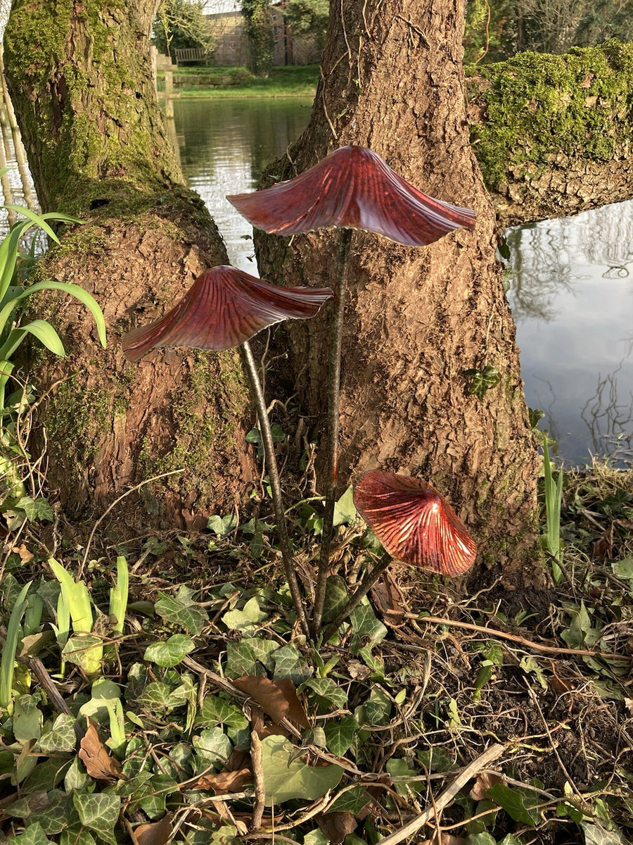 RED METAL LUSTRE TOADSTOOL / MUSHROOM 3 CLUSTER STAKE GARDEN ORNAMENT ...