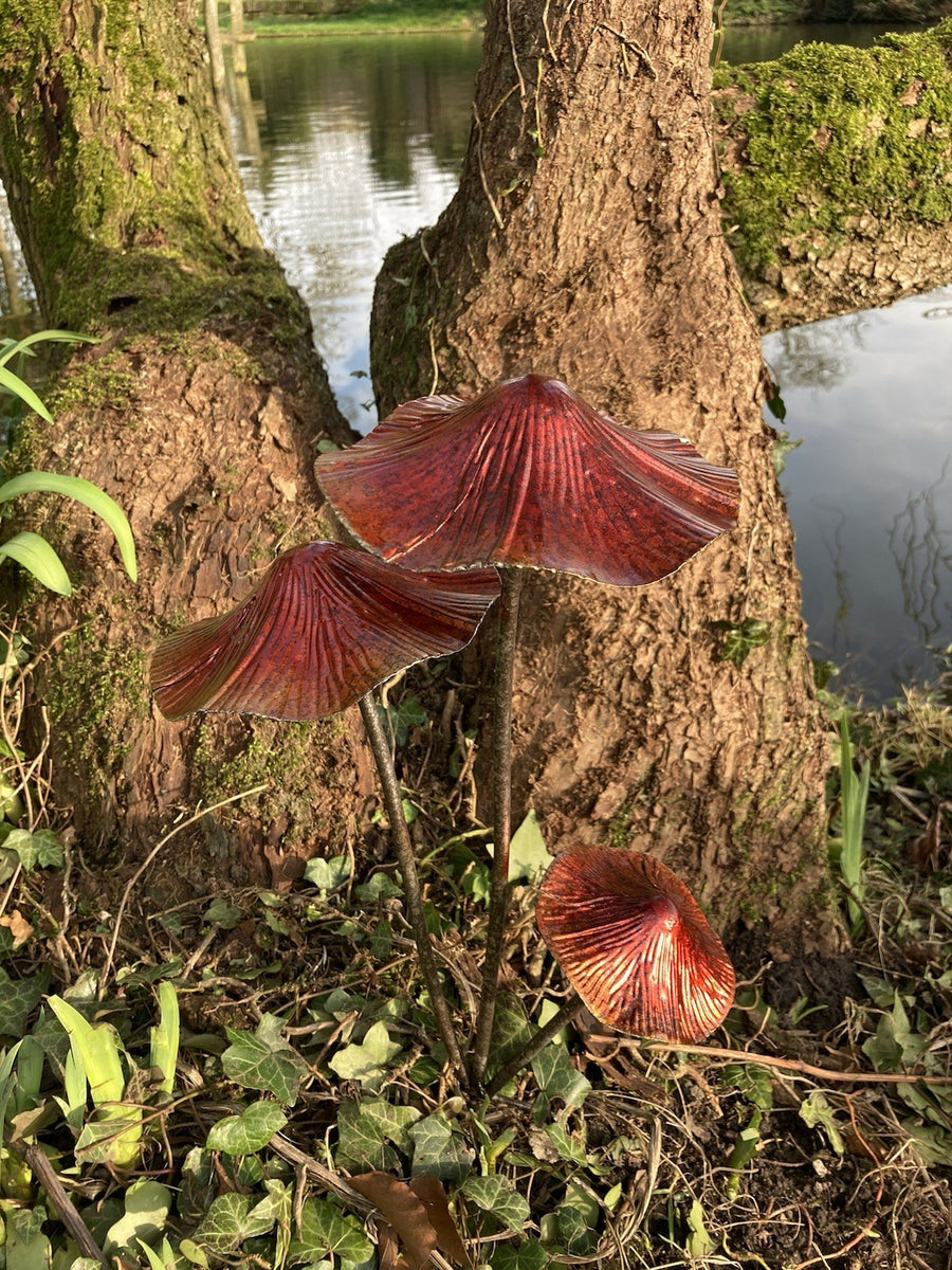 RED METAL LUSTRE TOADSTOOL / MUSHROOM 3 CLUSTER STAKE GARDEN ORNAMENT ...